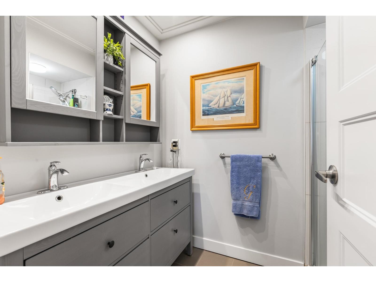 203 1379 MERKLIN STREET, White Rock