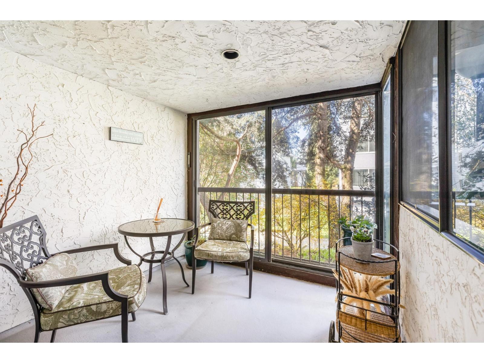 203 1379 MERKLIN STREET, White Rock