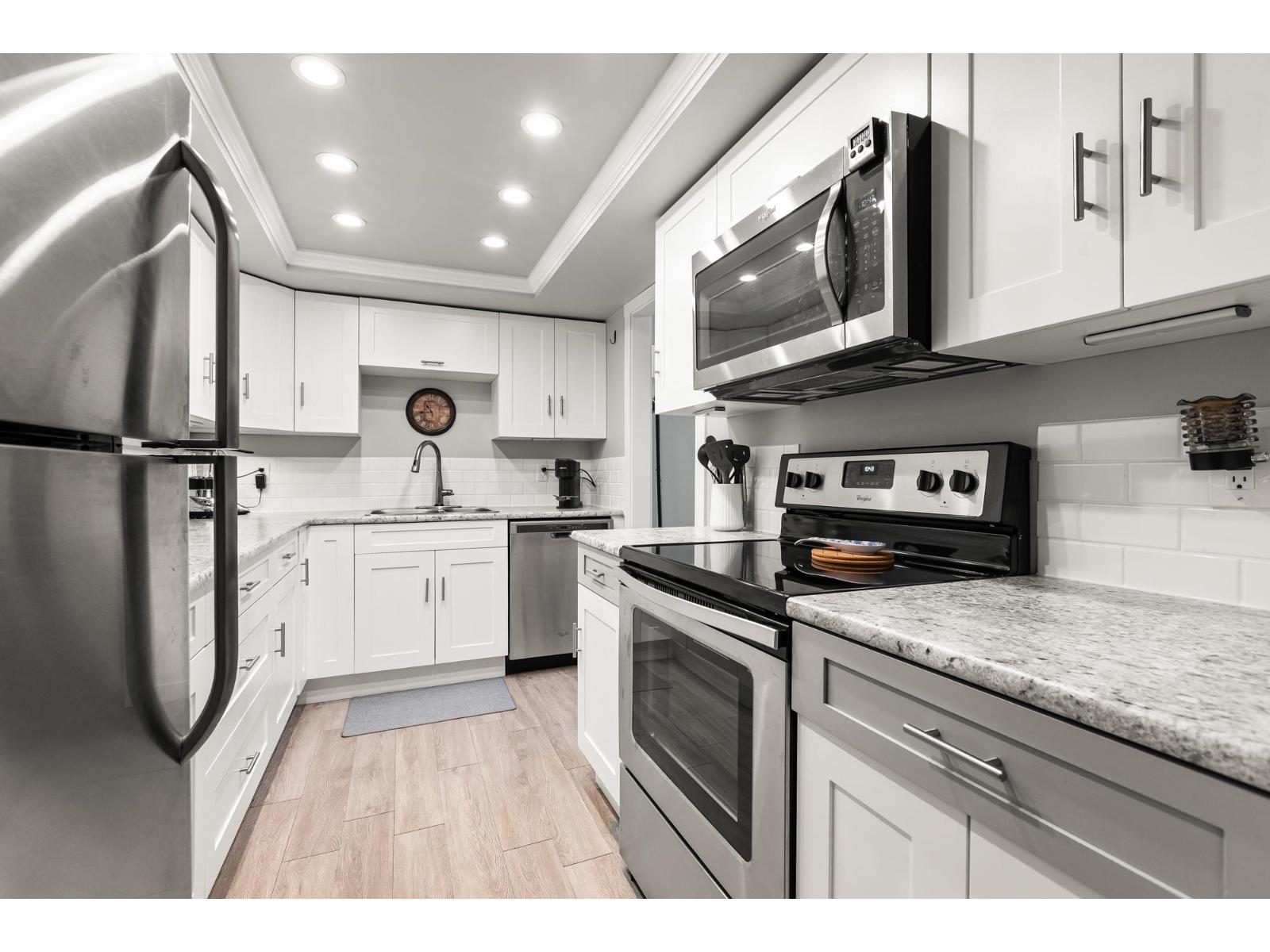 203 1379 MERKLIN STREET, White Rock