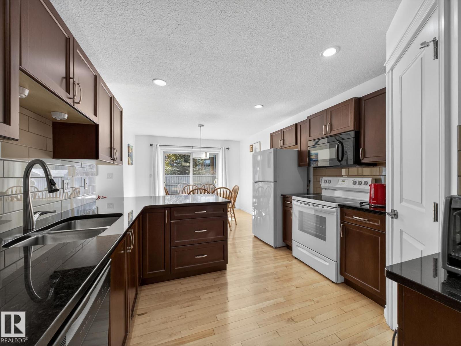 718 ADAMS WY SW - 19