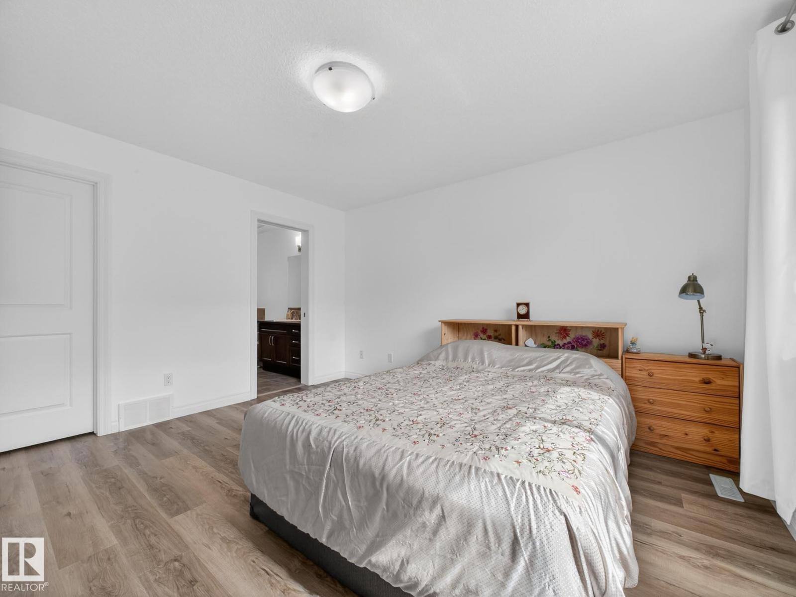 718 ADAMS WY SW - 38