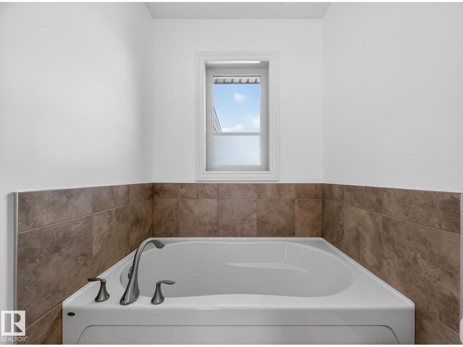 718 ADAMS WY SW - 43