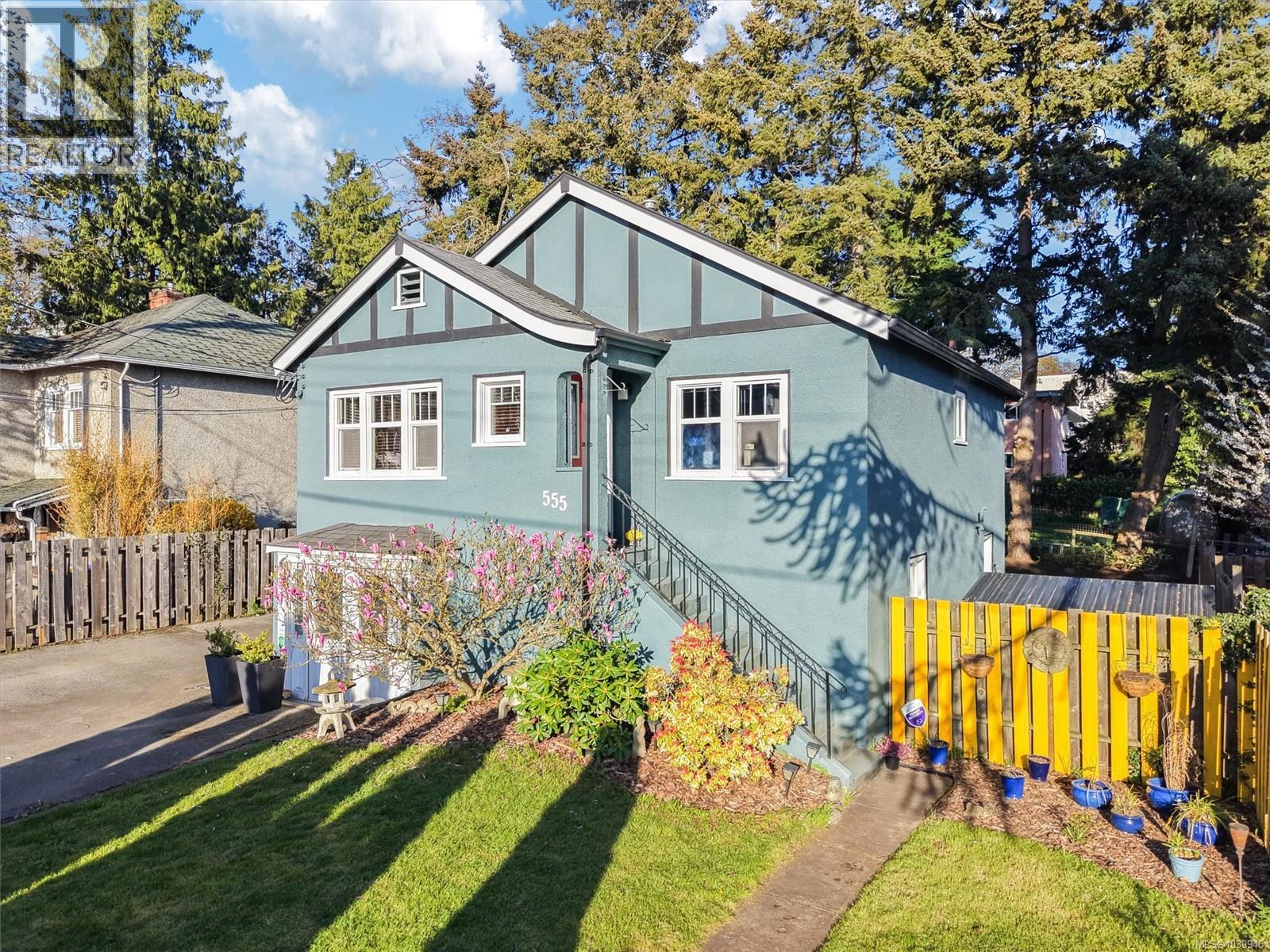 555 Lampson St, Esquimalt