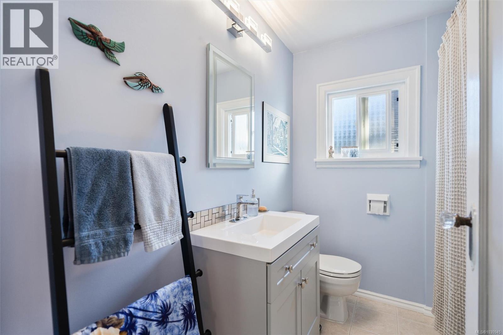 555 Lampson St, Esquimalt