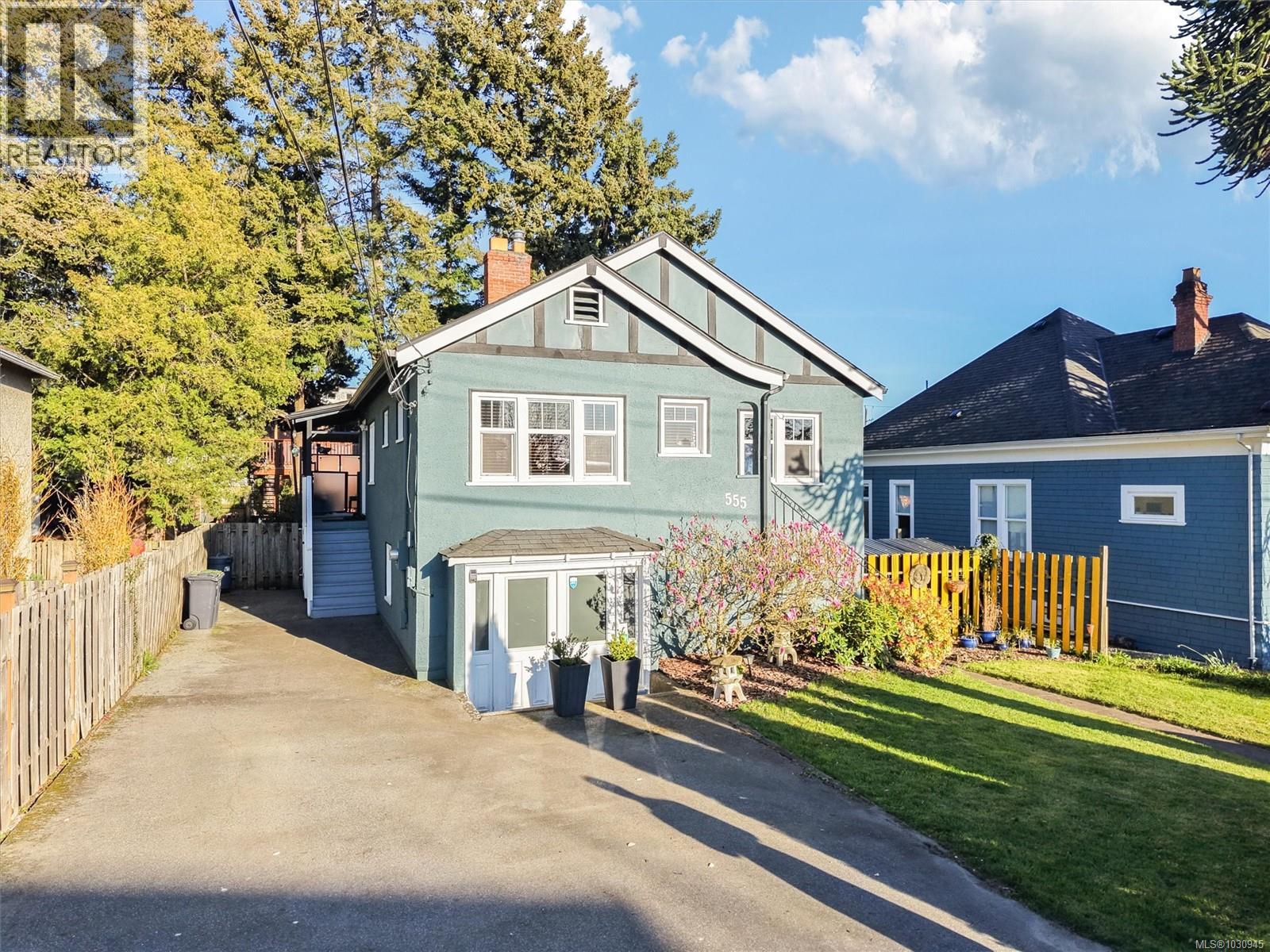 555 Lampson St, Esquimalt