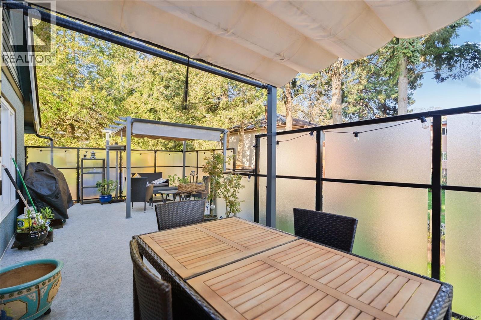 555 Lampson St, Esquimalt