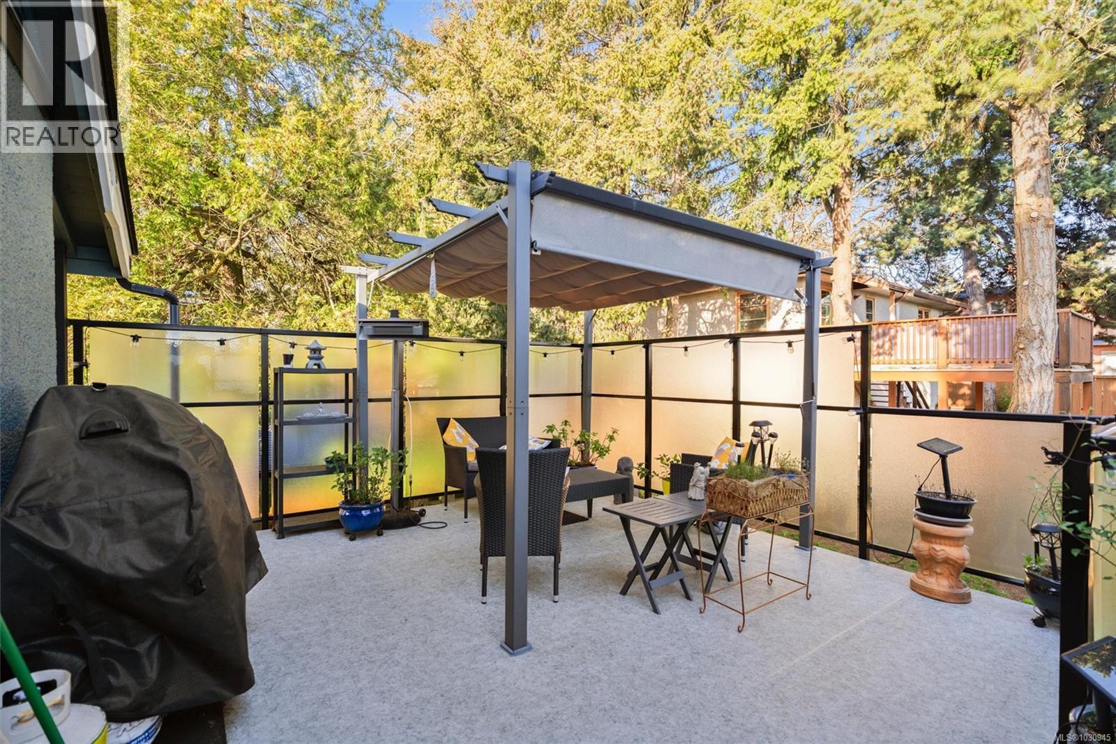 555 Lampson St, Esquimalt