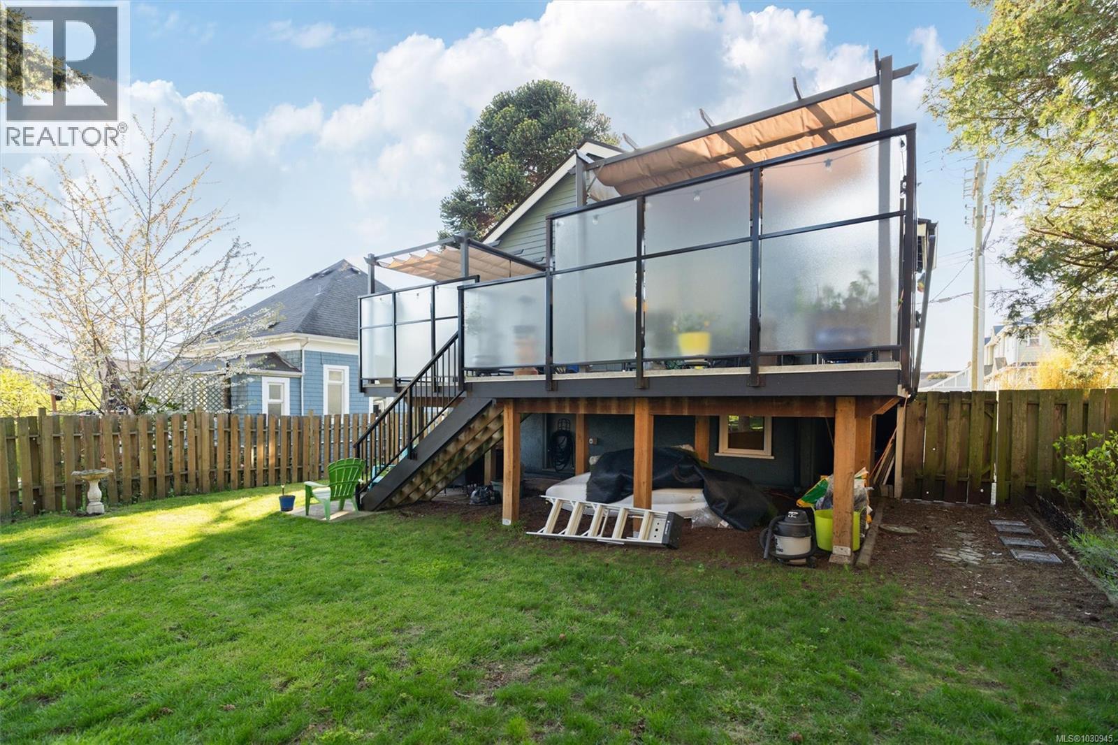 555 Lampson St, Esquimalt