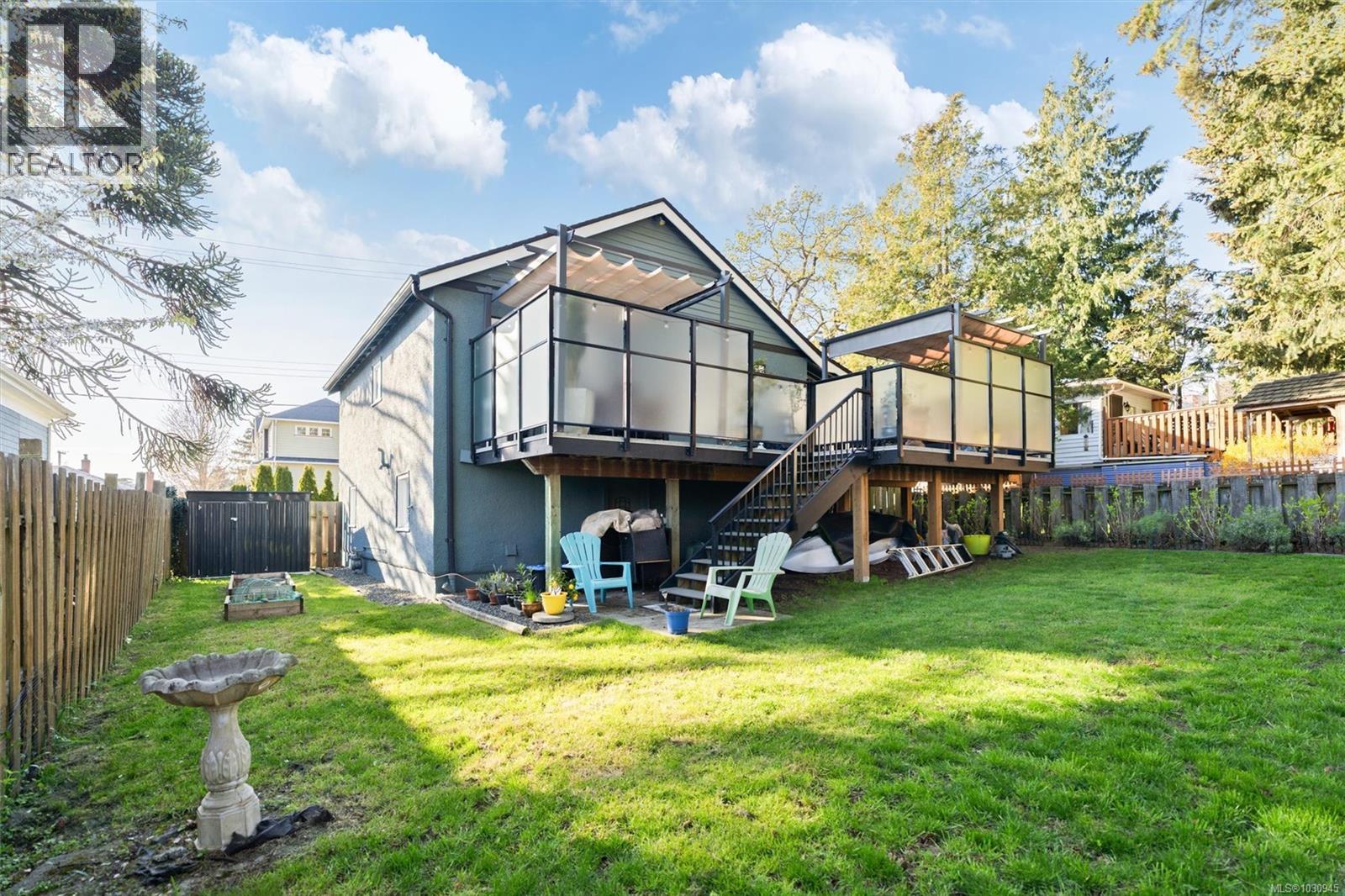 555 Lampson St, Esquimalt