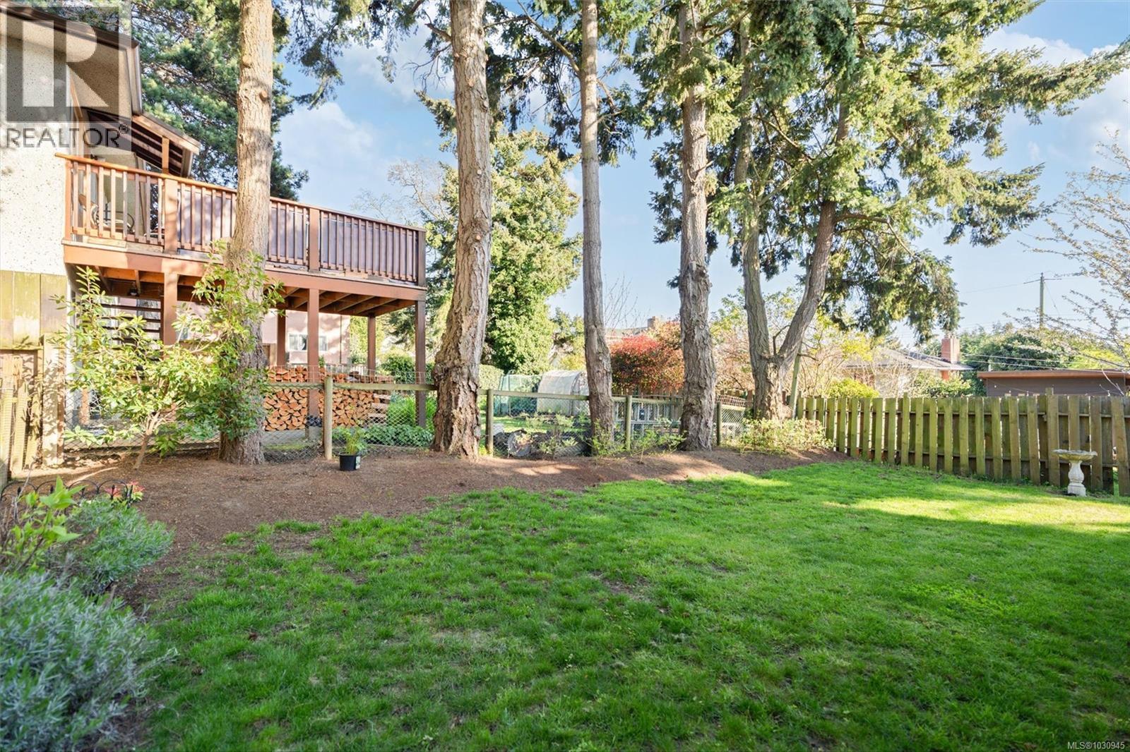 555 Lampson St, Esquimalt