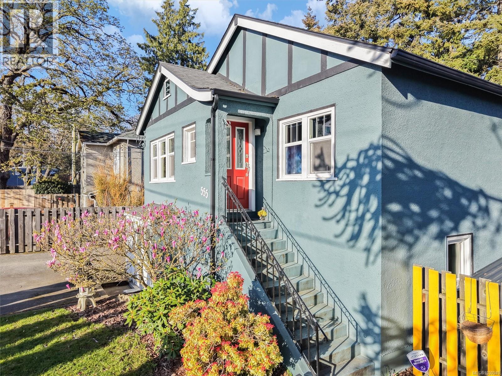 555 Lampson St, Esquimalt