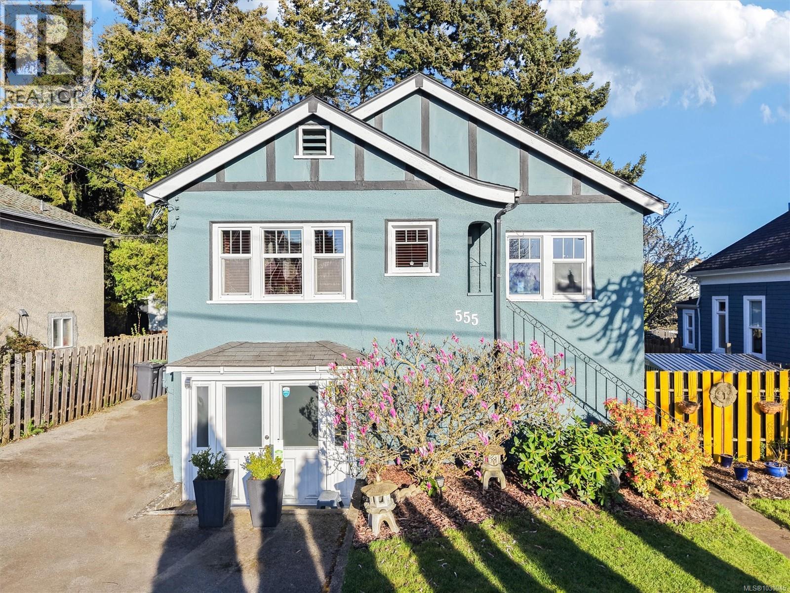 555 Lampson St, Esquimalt