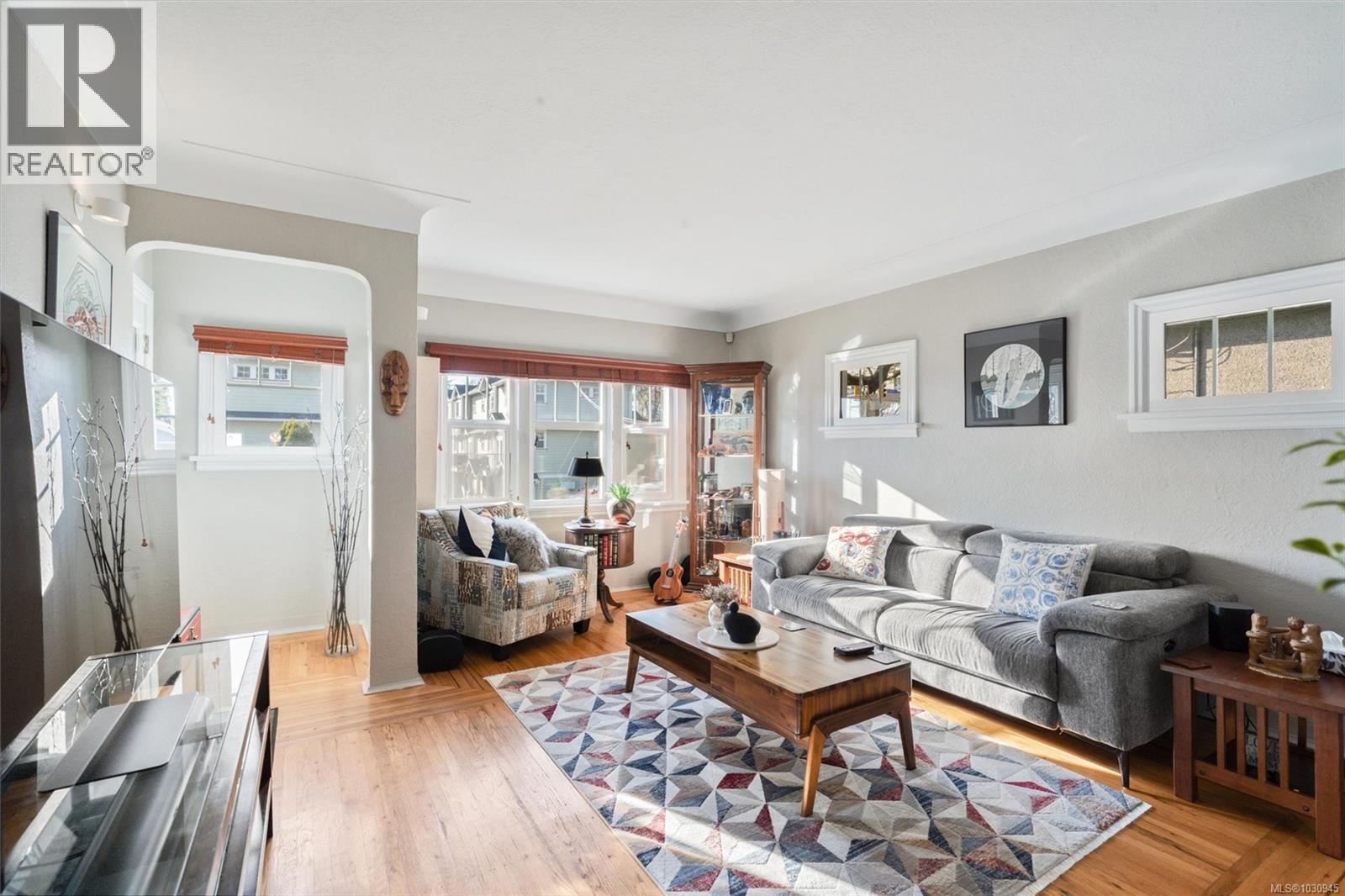 555 Lampson St, Esquimalt