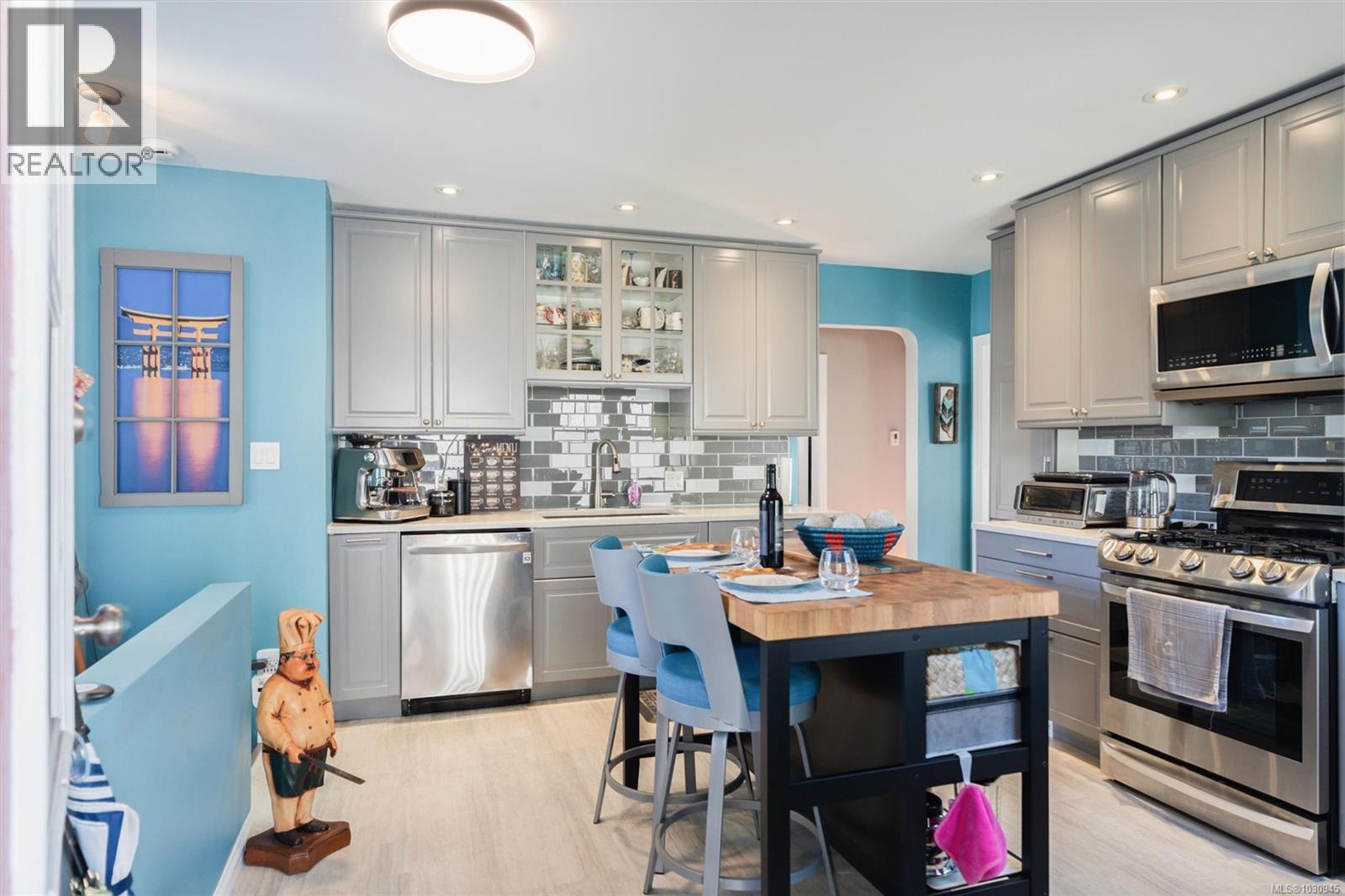 555 Lampson St, Esquimalt