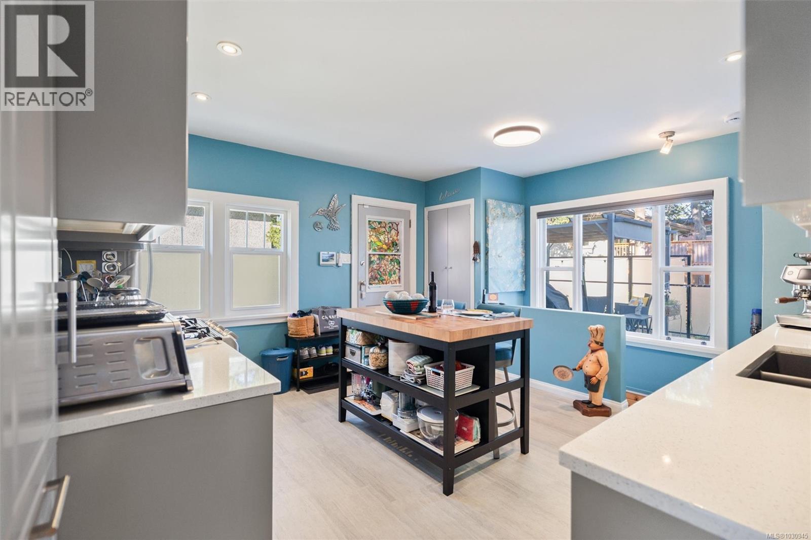 555 Lampson St, Esquimalt