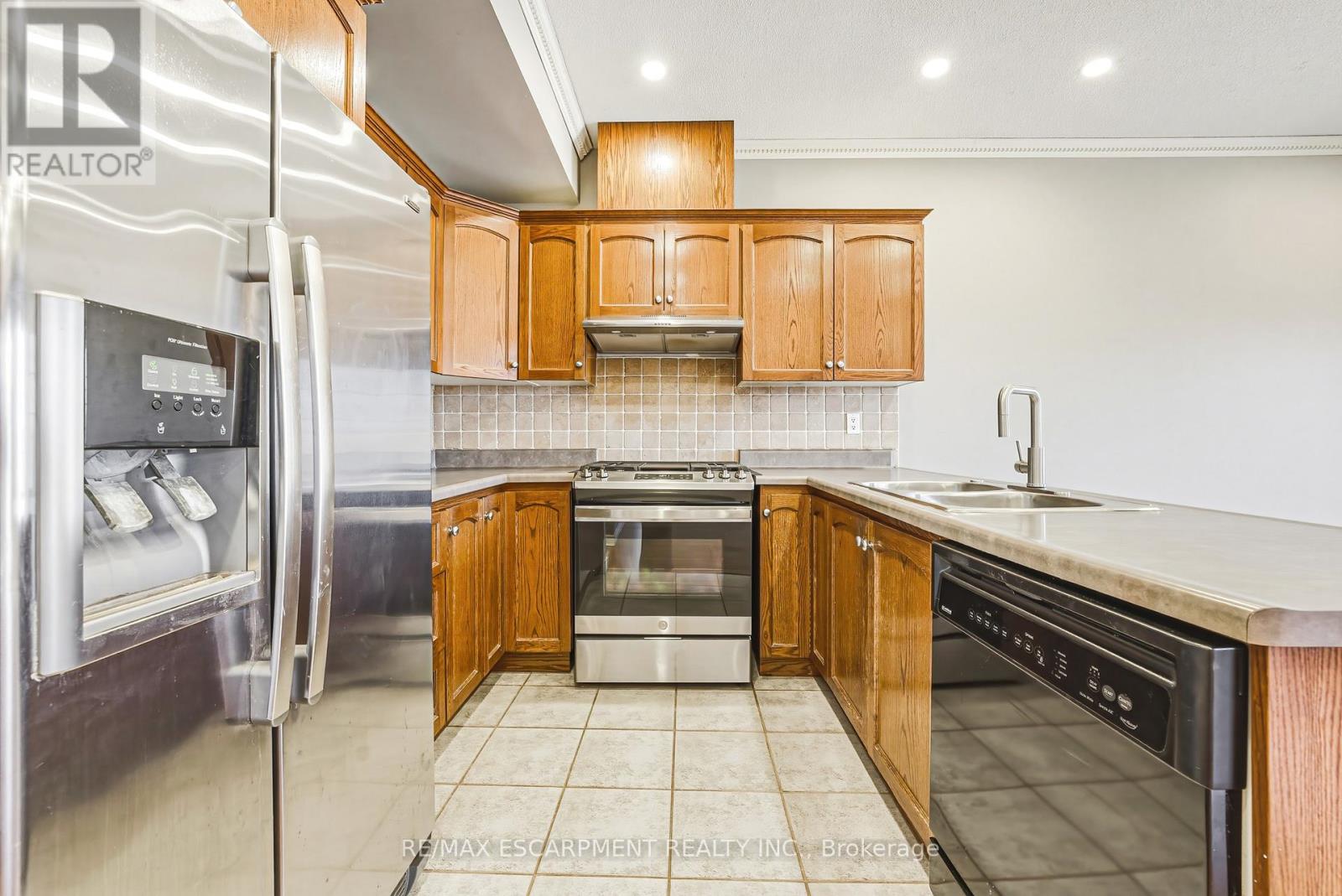 #14 2 HARBOUR DRIVE - 10