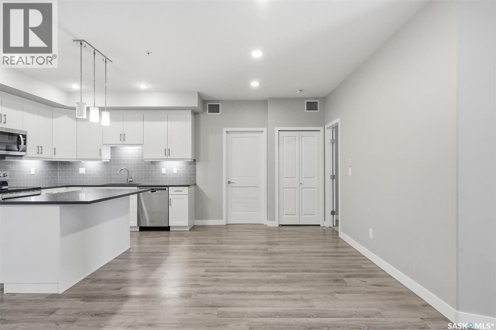 #108 322 SAGUENAY DRIVE - 13