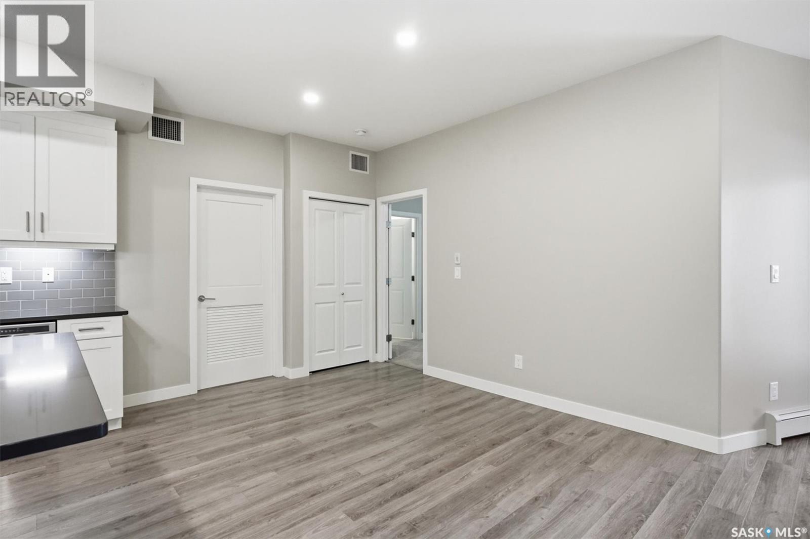 #108 322 SAGUENAY DRIVE - 15