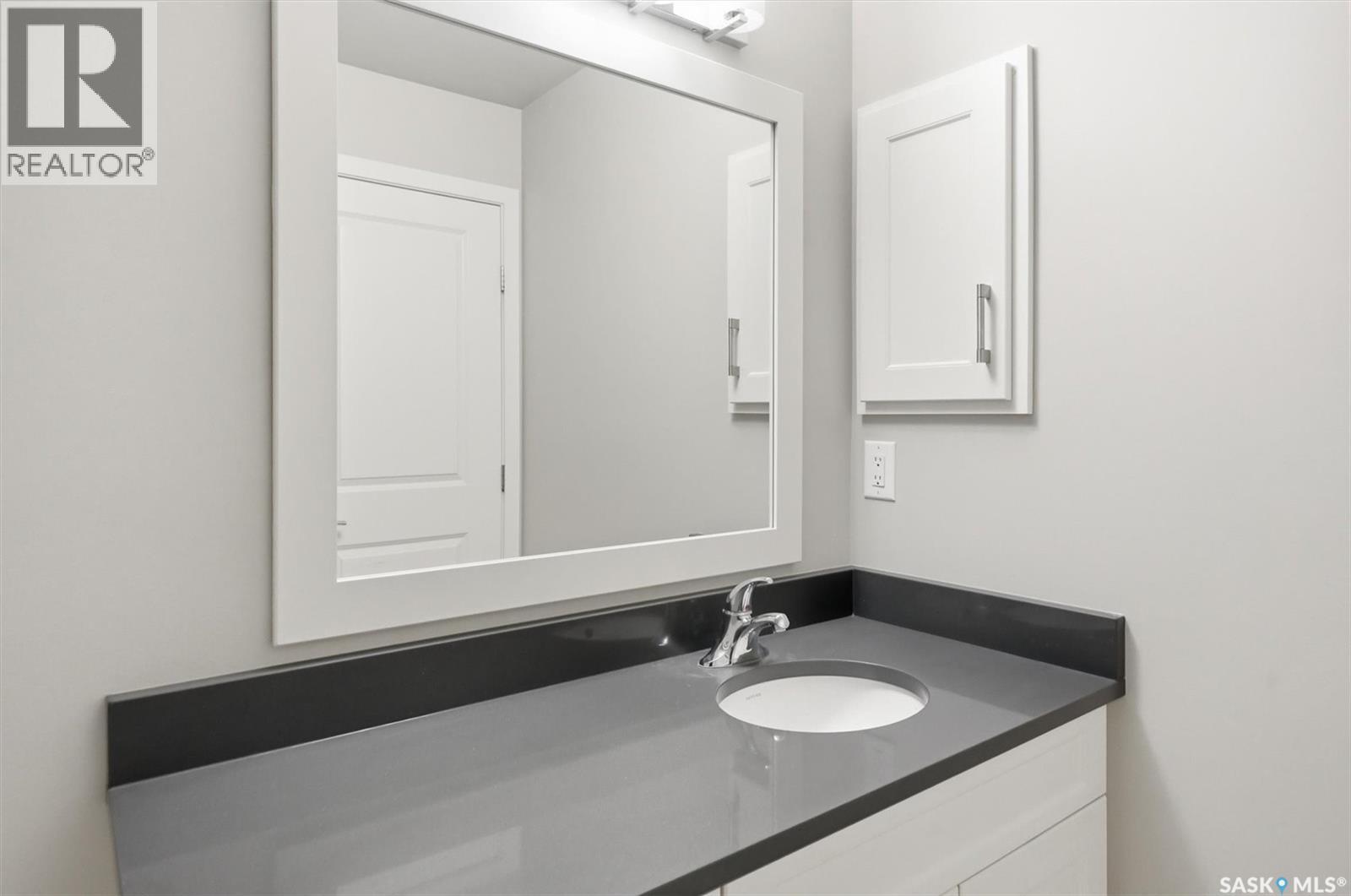 #108 322 SAGUENAY DRIVE - 28