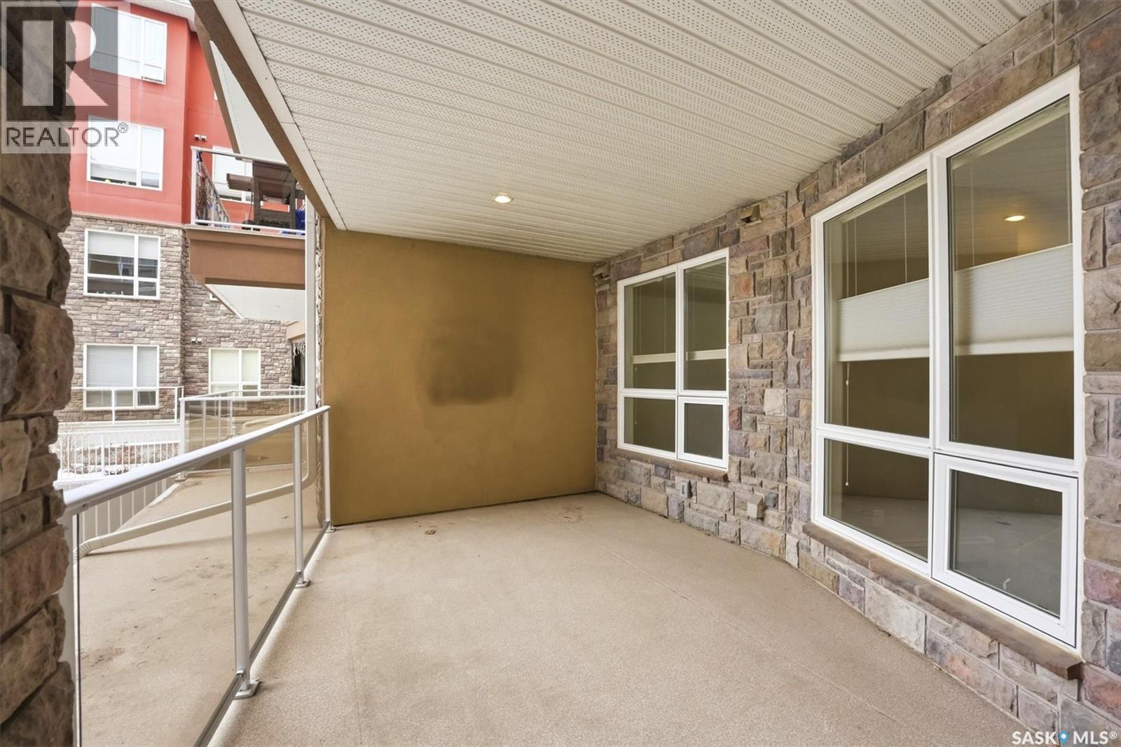 #108 322 SAGUENAY DRIVE - 32