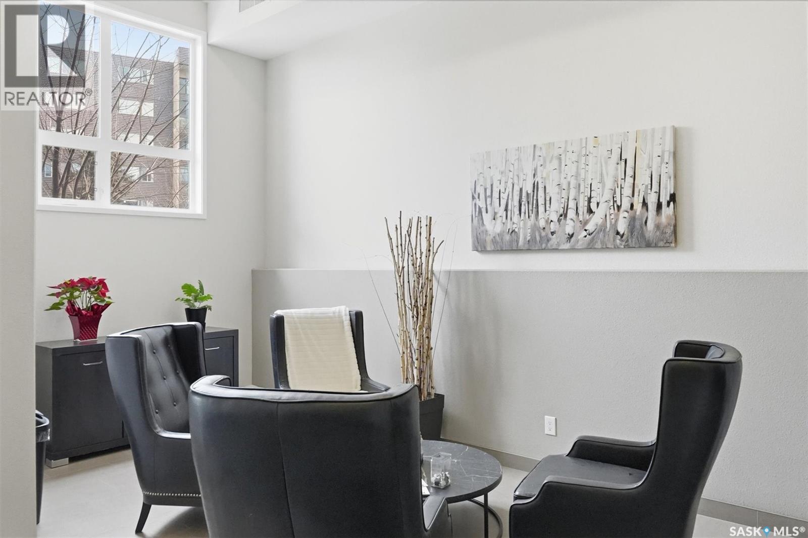 #108 322 SAGUENAY DRIVE - 40