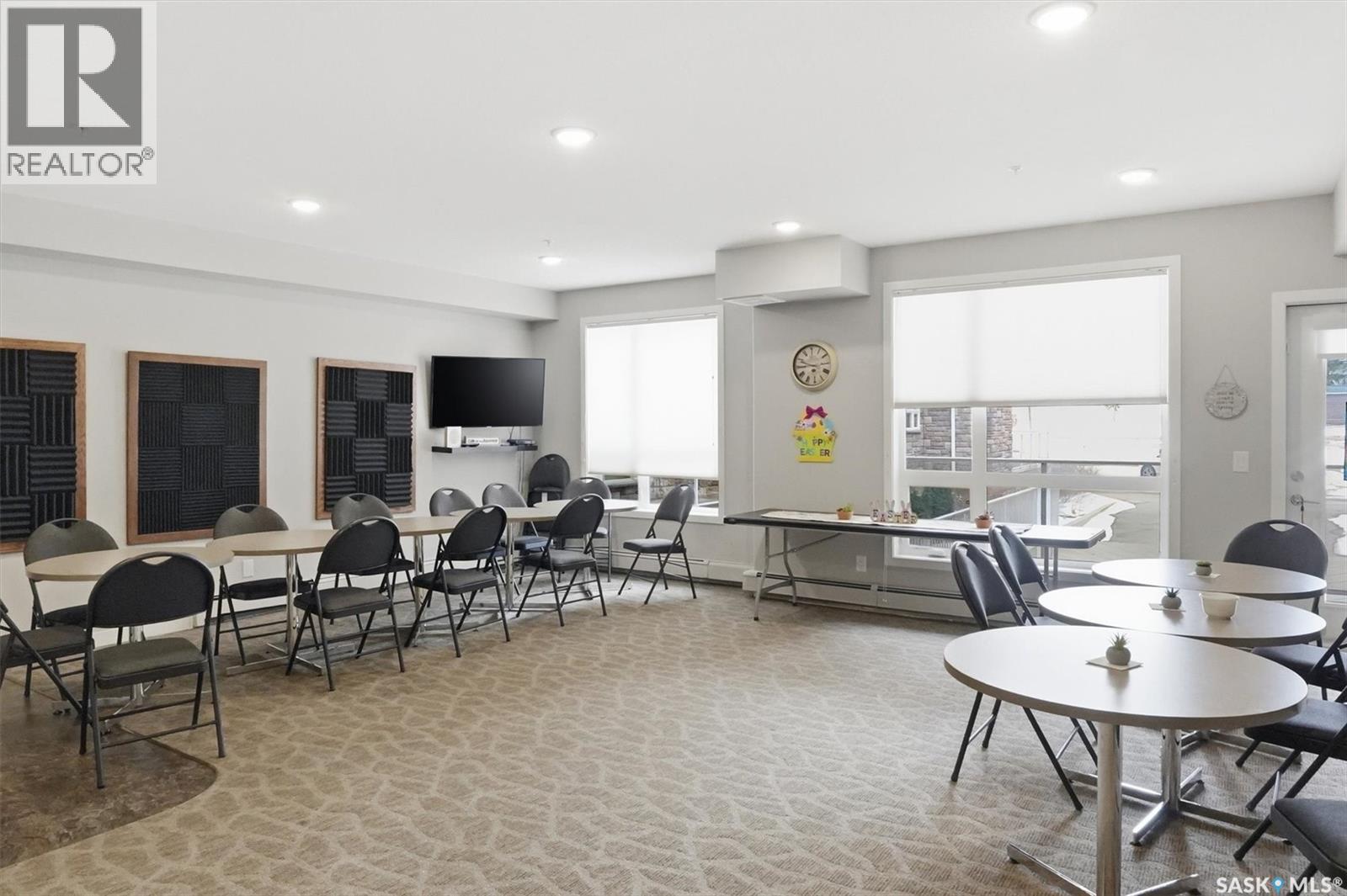 #108 322 SAGUENAY DRIVE - 42