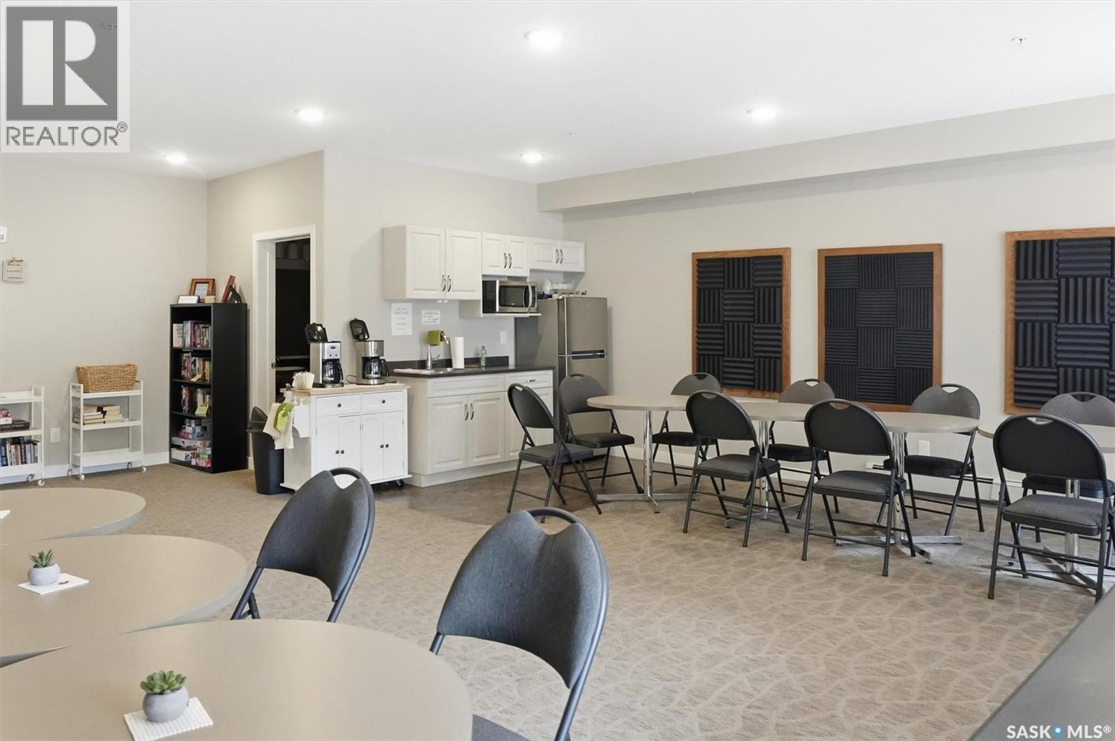 #108 322 SAGUENAY DRIVE - 43