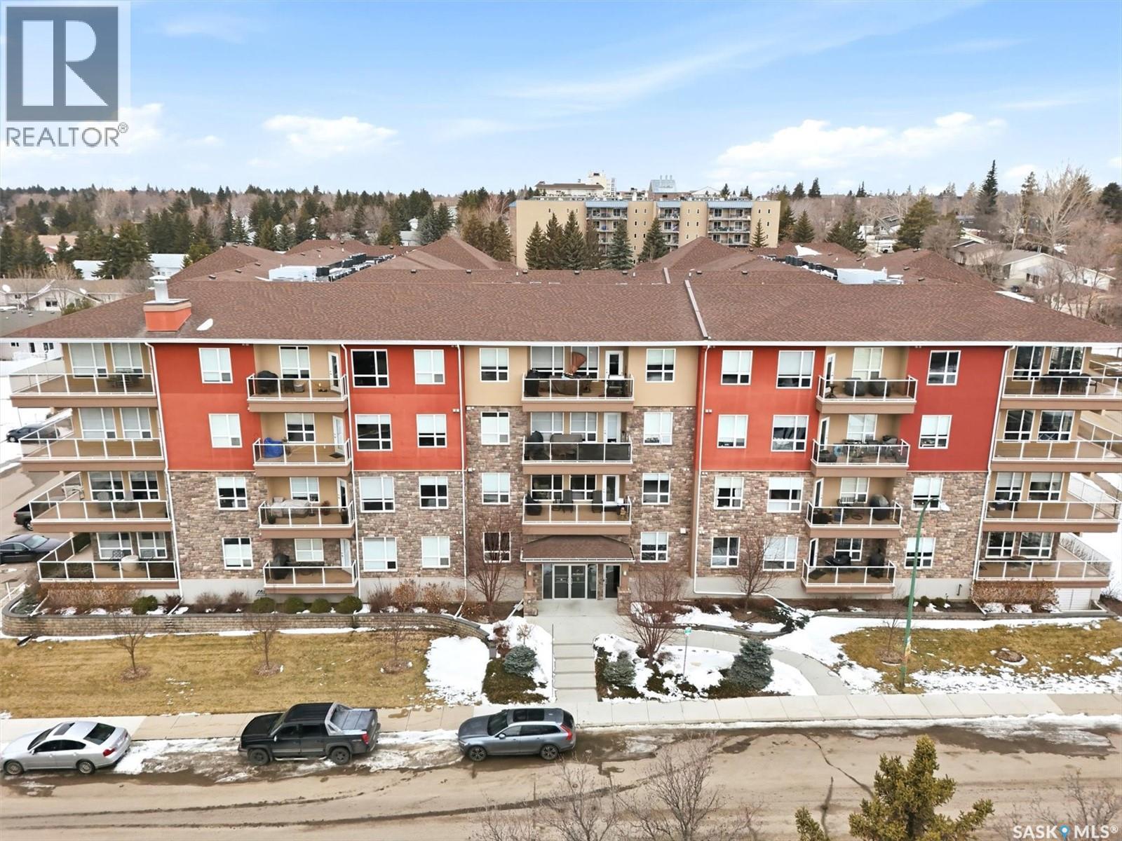 #108 322 SAGUENAY DRIVE - 47