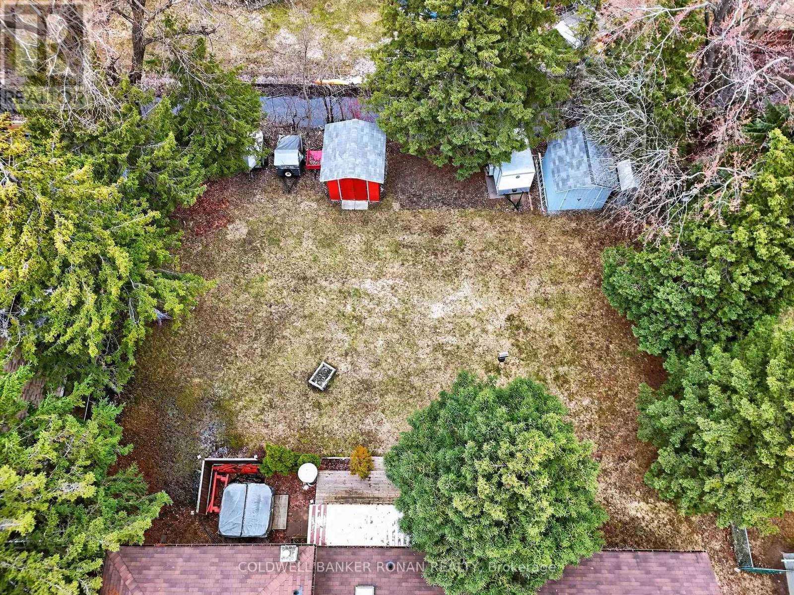56 LAKELAND CRESCENT - 38