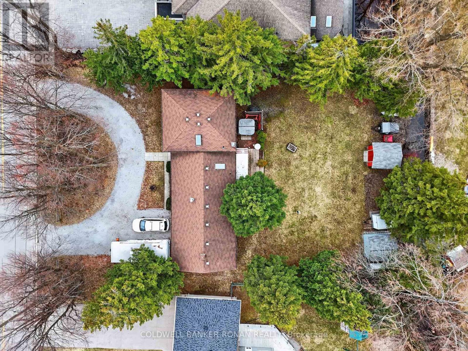 56 LAKELAND CRESCENT - 40