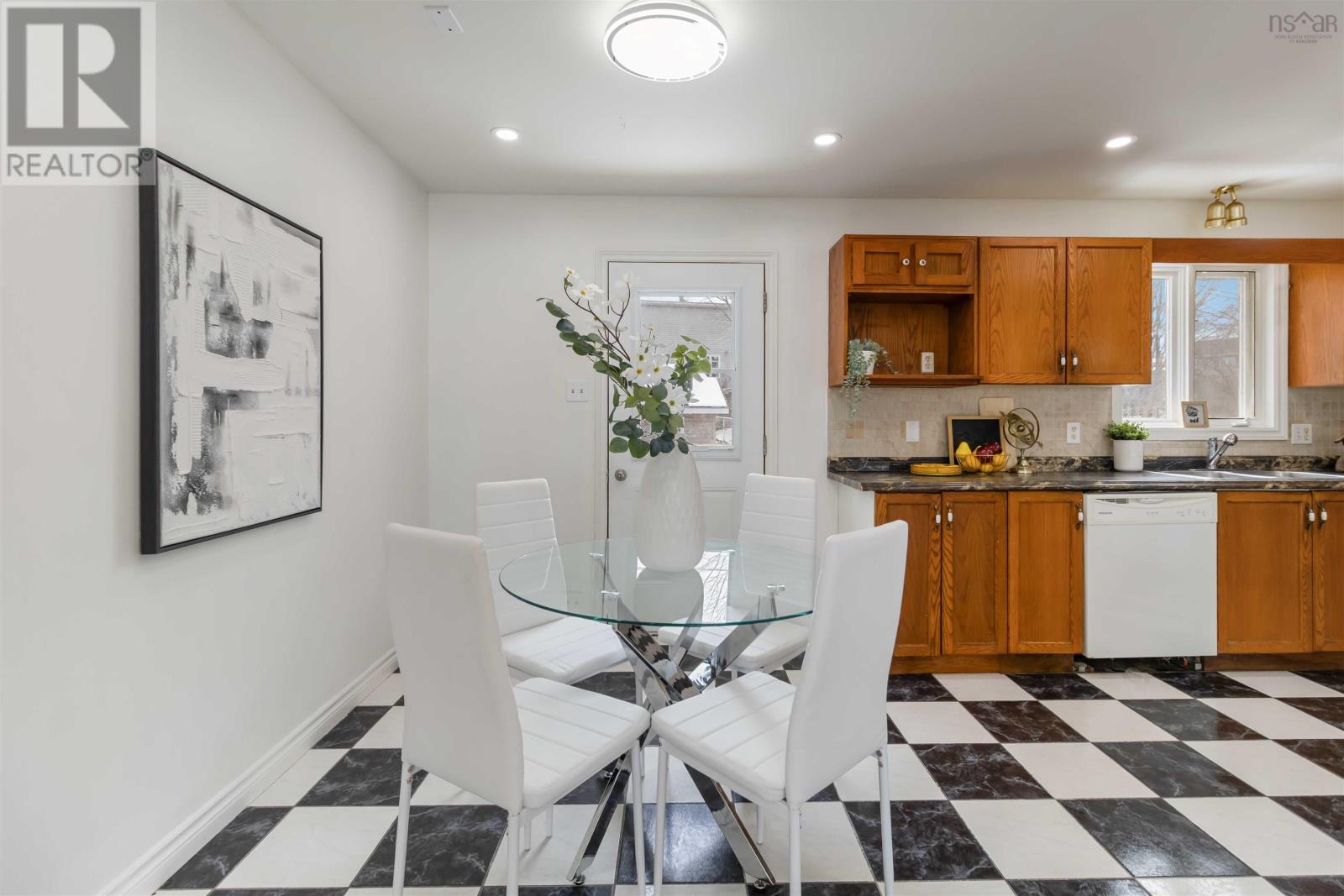 Property 14 of 49 of 146 Hirandale Crescent