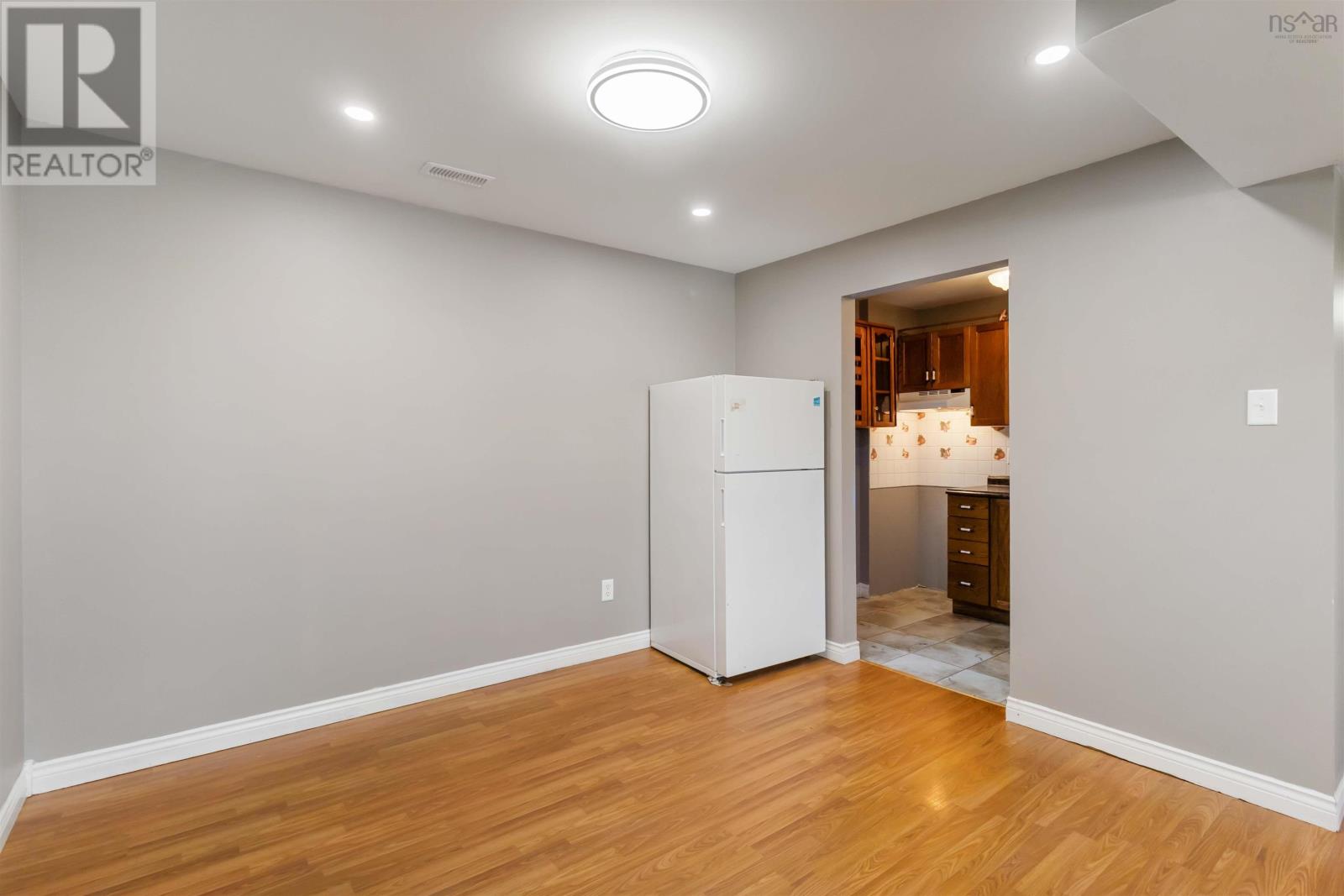 Property 24 of 49 of 146 Hirandale Crescent