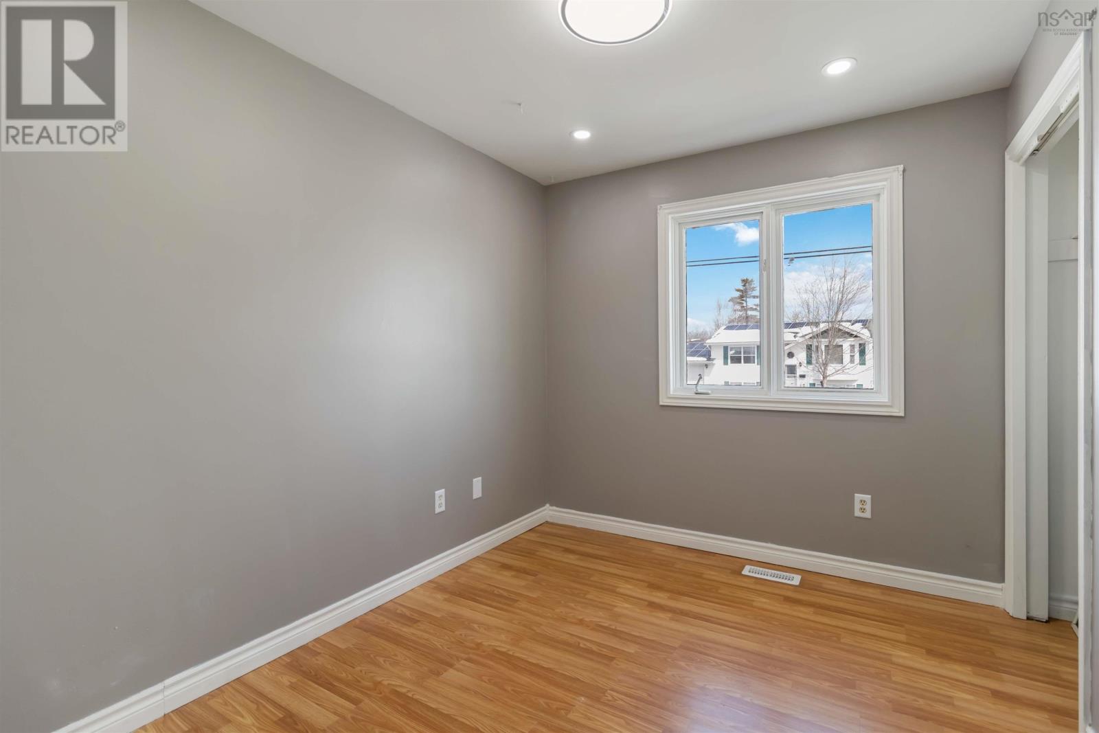 Property 20 of 49 of 146 Hirandale Crescent