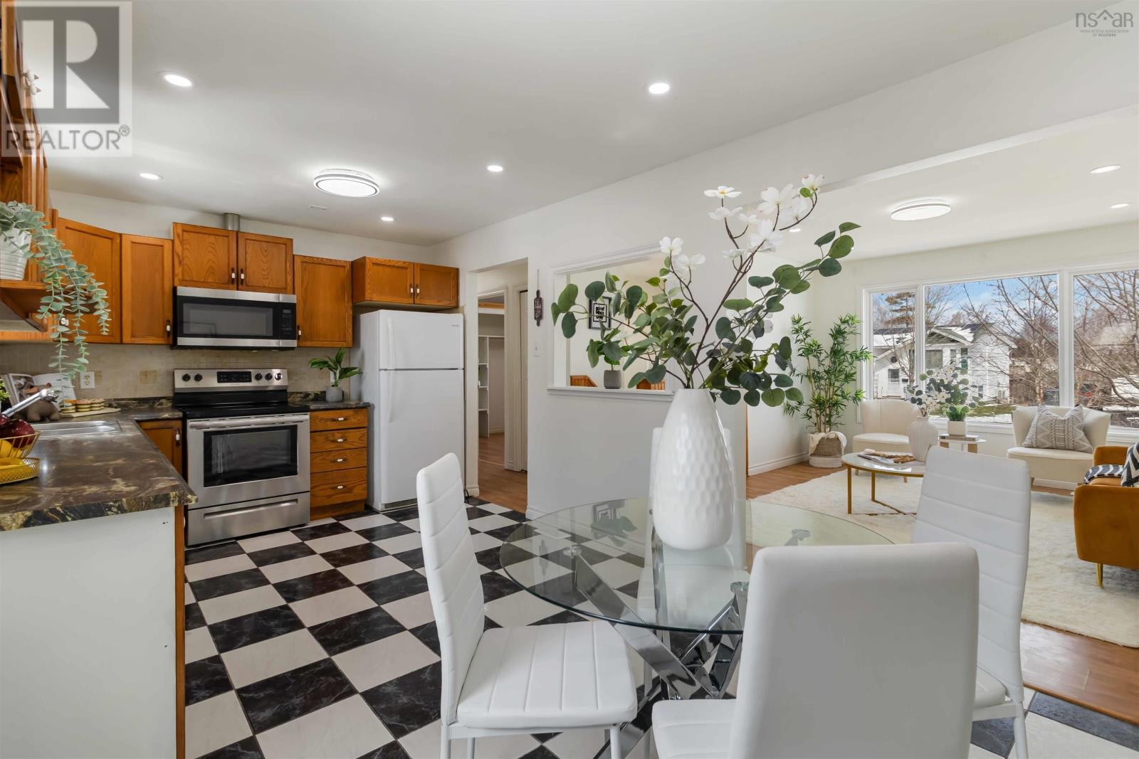 Property 15 of 49 of 146 Hirandale Crescent