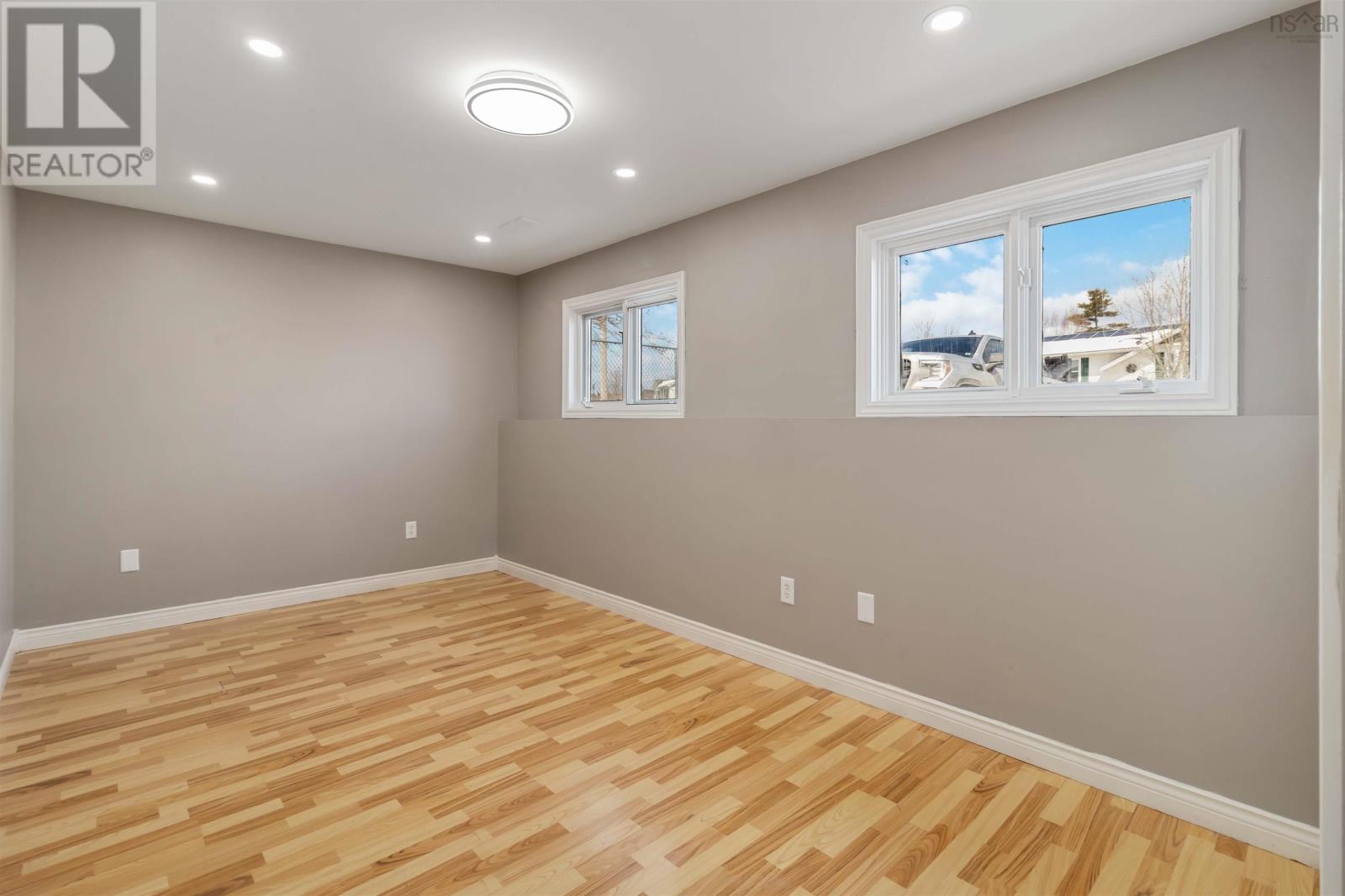 Property 22 of 49 of 146 Hirandale Crescent