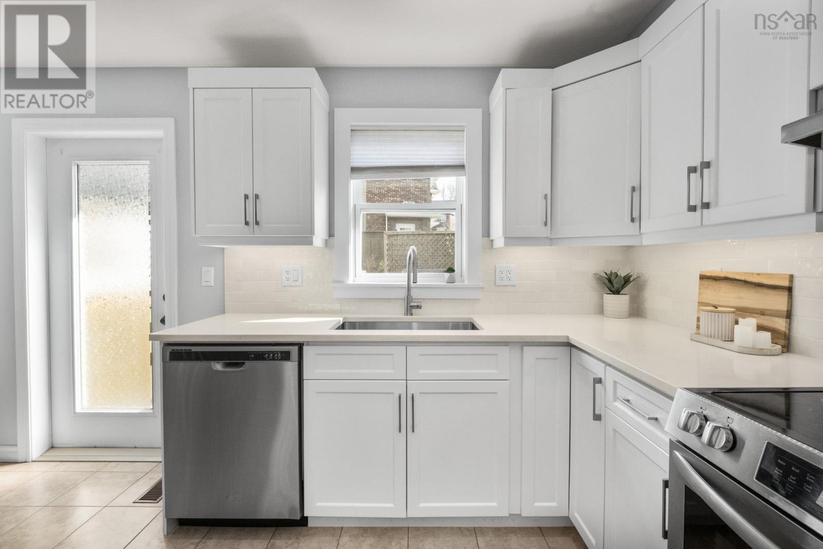 3 COLLINGWOOD COURT - 14