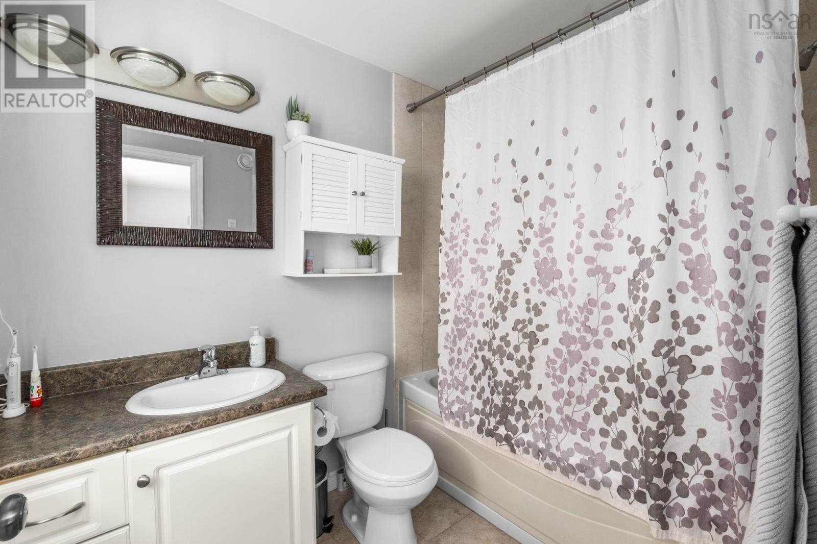 3 COLLINGWOOD COURT - 23