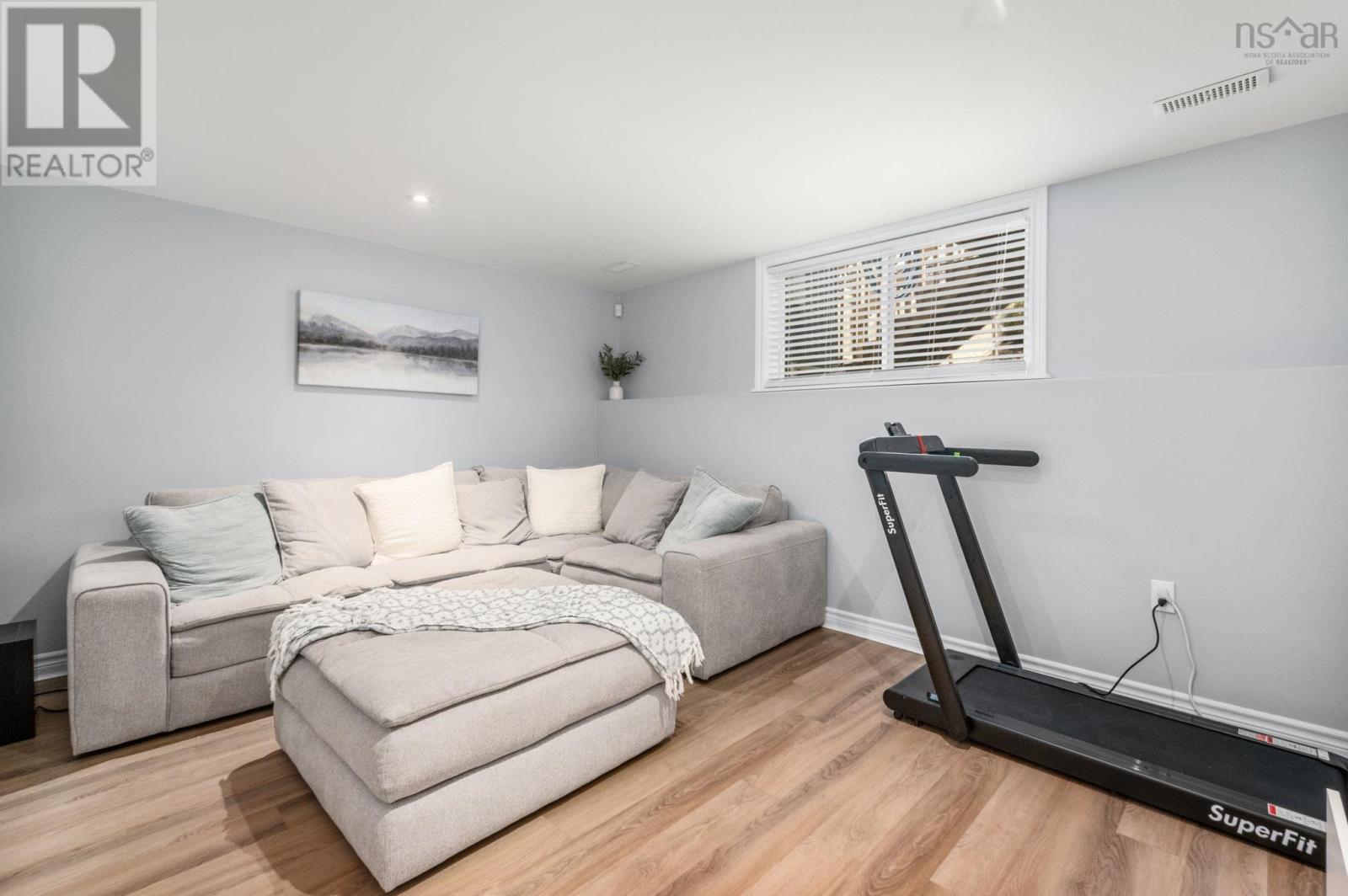 3 COLLINGWOOD COURT - 25