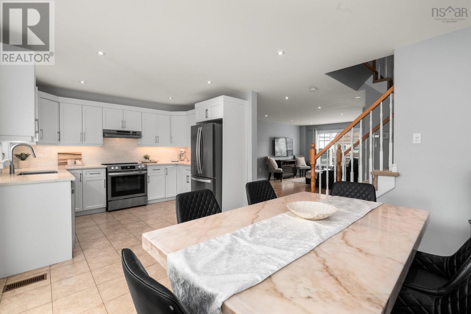 3 COLLINGWOOD COURT - 8