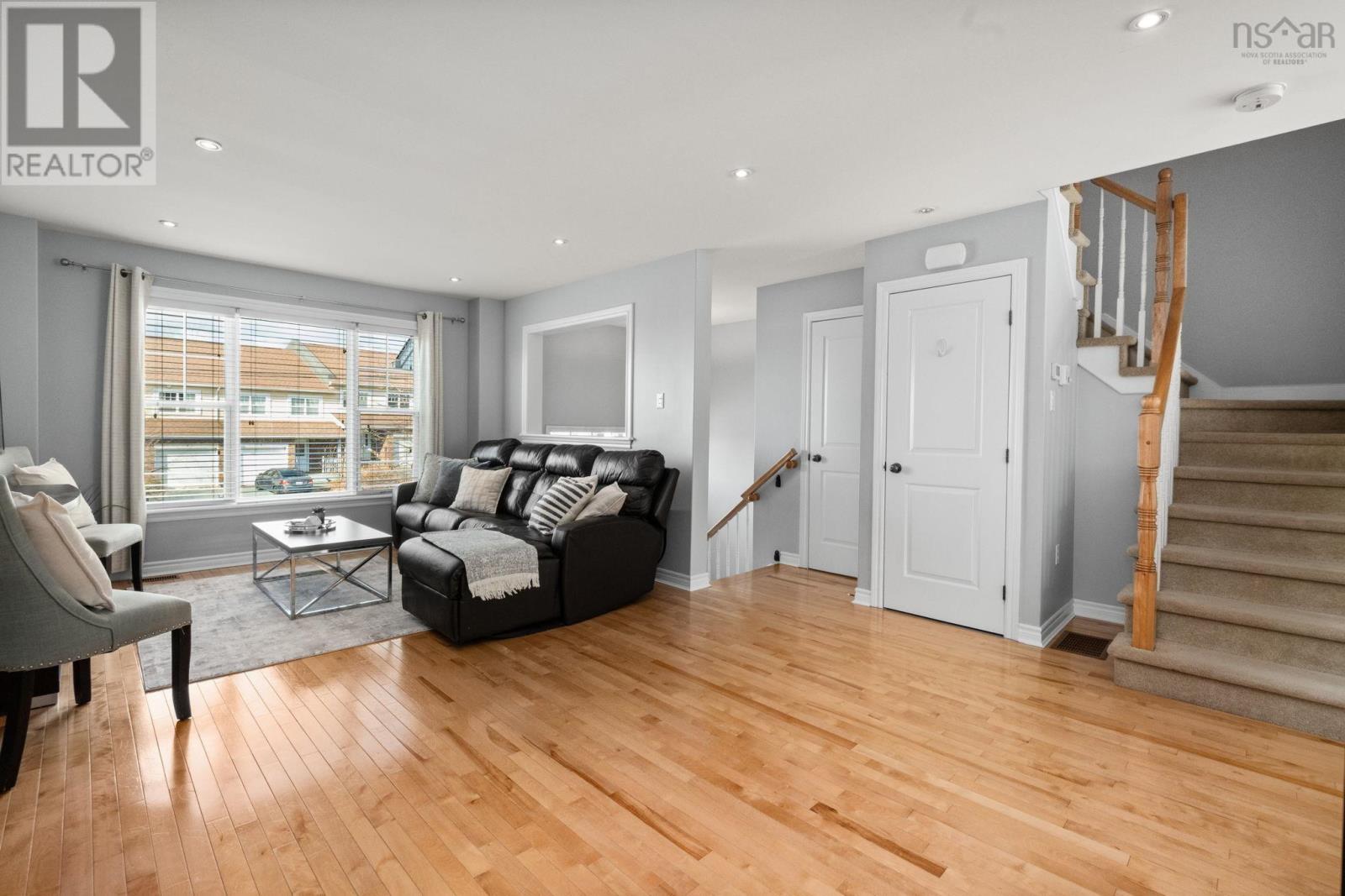 3 COLLINGWOOD COURT - Image 3