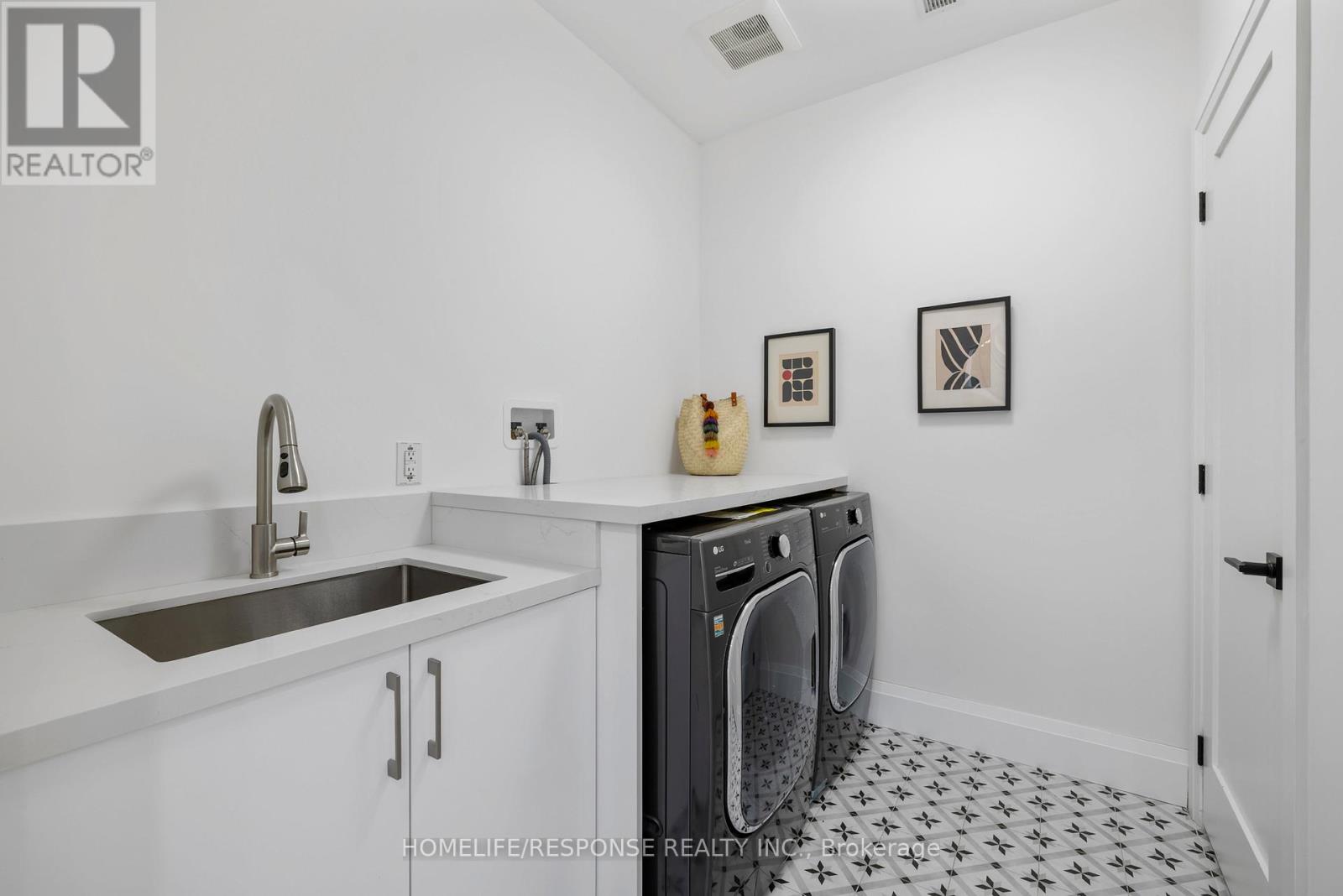 2110 COURTLAND CRESCENT - 32