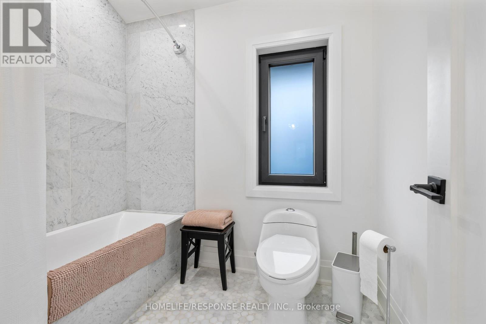 2110 COURTLAND CRESCENT - 28