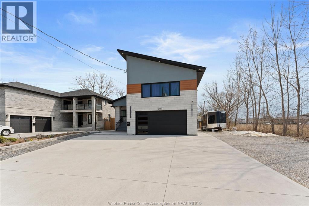 2585 KENORA STREET - 3