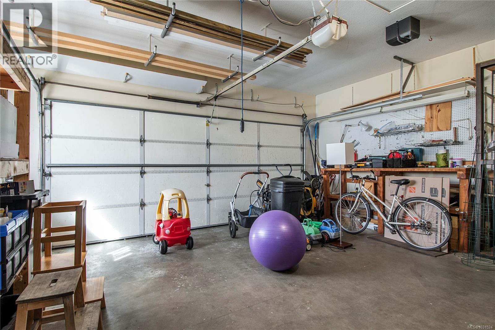 285 Crawford Rd, Campbell River