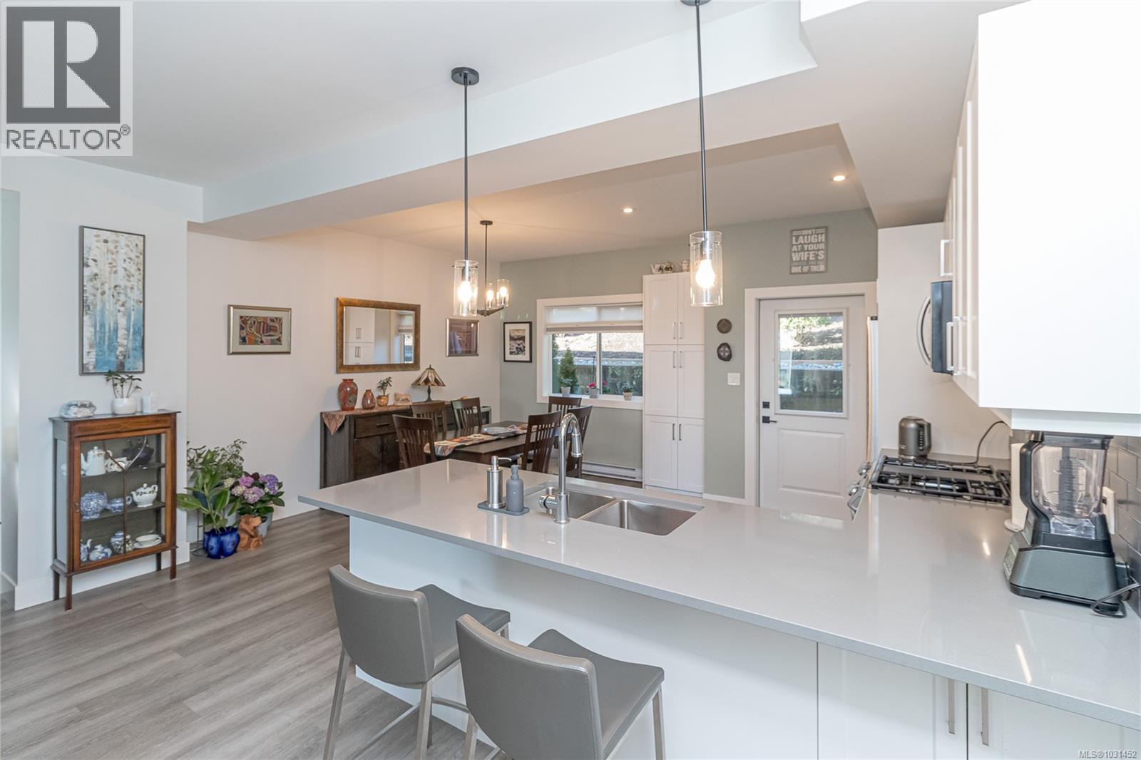 #15 3195 HERONS WAY - 17