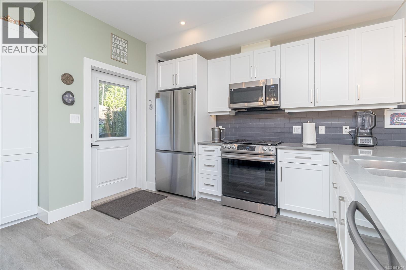 #15 3195 HERONS WAY - 20