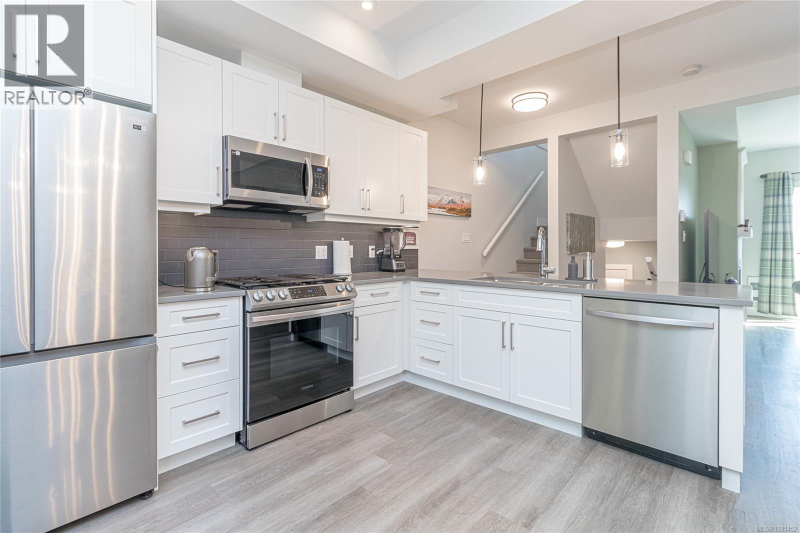 #15 3195 HERONS WAY - 21