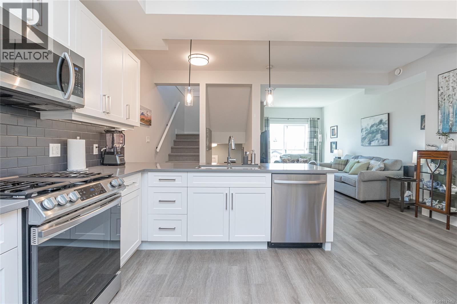 #15 3195 HERONS WAY - 22