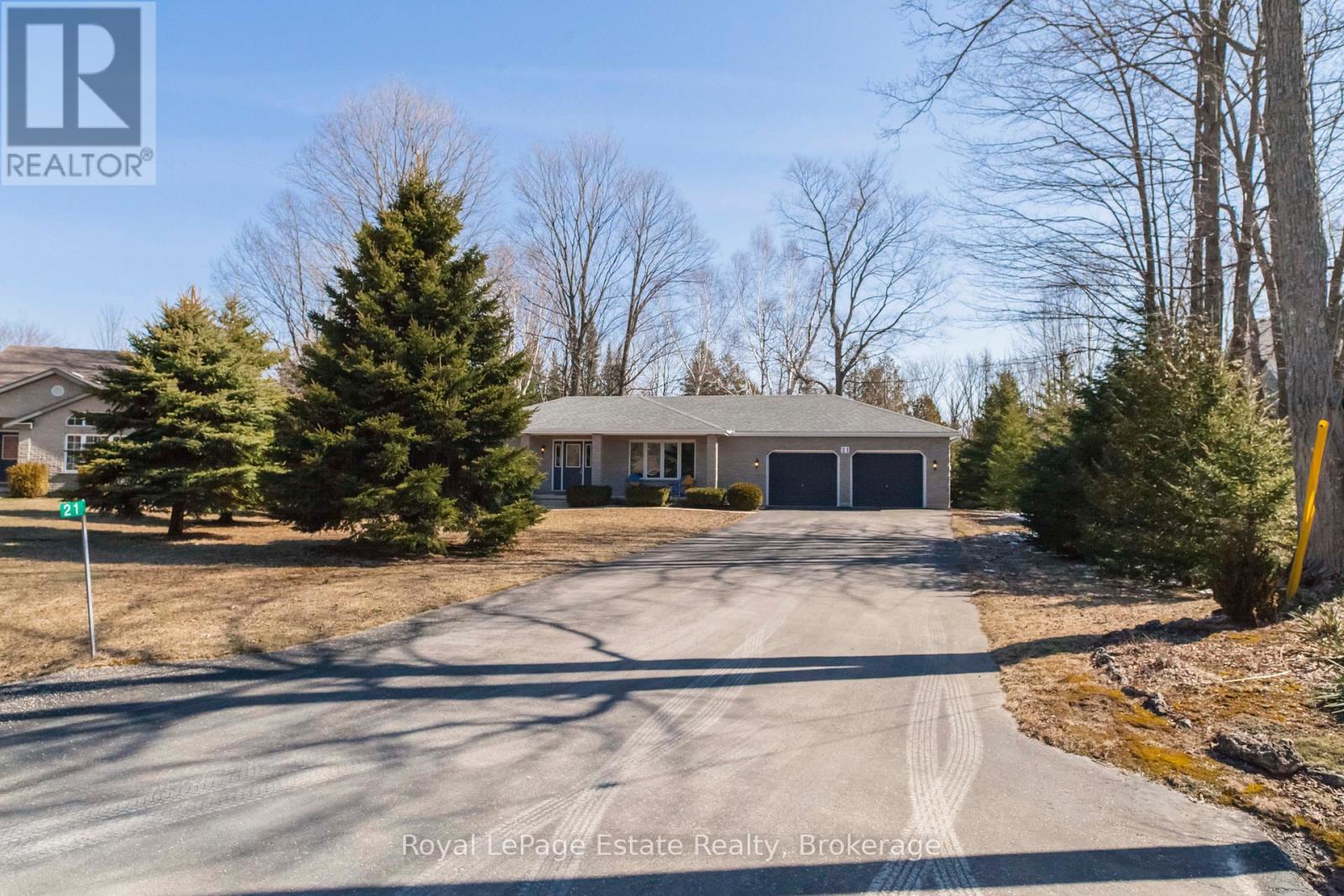 21 SAUBLE WOODS CRESCENT - 1