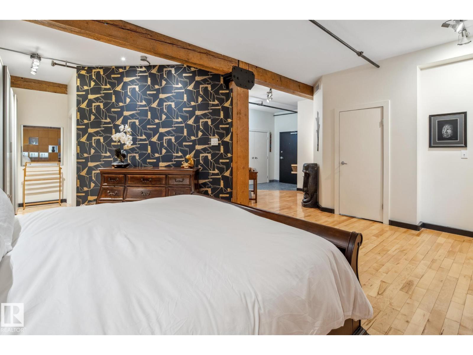 #302 10169 104 ST NW - 29